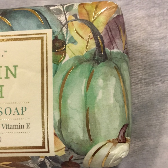 Mia & Co Scented Pumpkin Patch Luxury Soap Bar shea butter vitamin E 10.58oz NWT - Picture 4 of 13